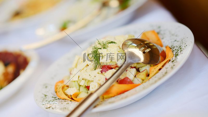 成都休闲食品批发价格揭秘：网红零食背后的真相