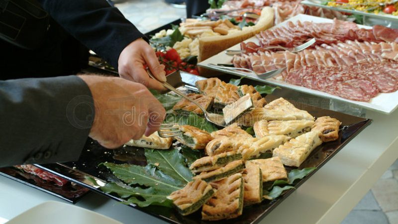 休闲食品批发入门：新手如何找到可靠的厂家直销**